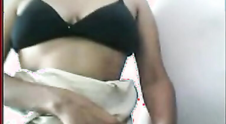 Desi Girl Share Her Boobs.