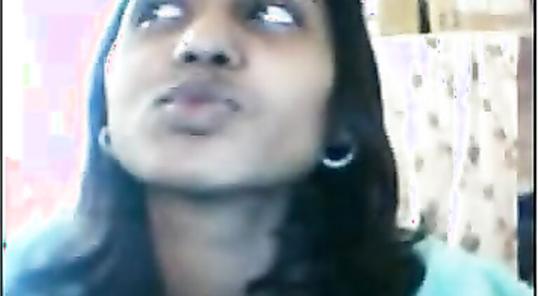 Desi Girl Share Her Boobs.