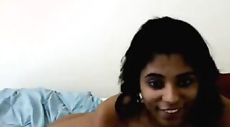 Dusky beauty Sandhya’s leaked Skype show.