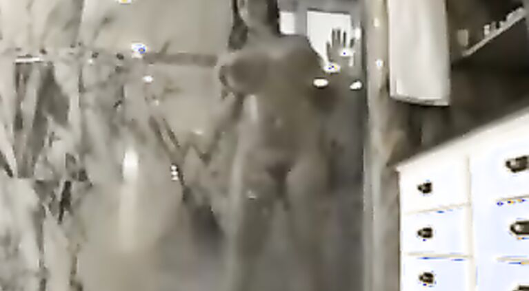Huge Boob Desi Girls Takes a Shower.