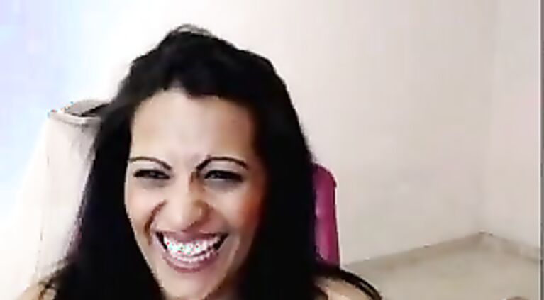 Indian housewife is masturbating like a cam girl.
