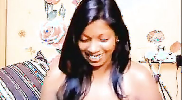 Indian housewife Rashmi performing like cam girl.