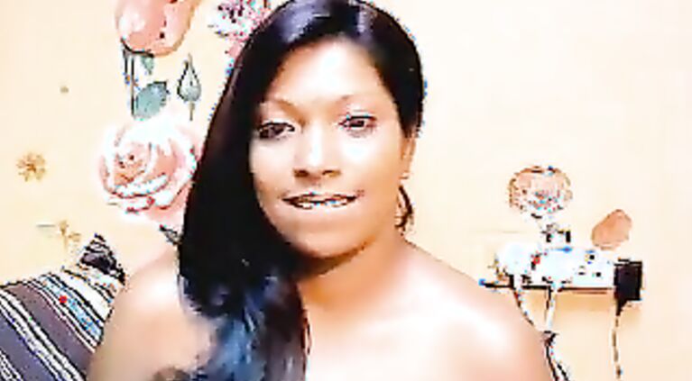 Indian housewife Rashmi performing like cam girl.
