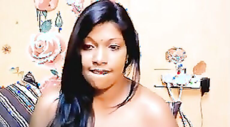 Indian housewife Rashmi performing like cam girl.