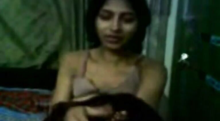 Amateur Desi slut with BF.