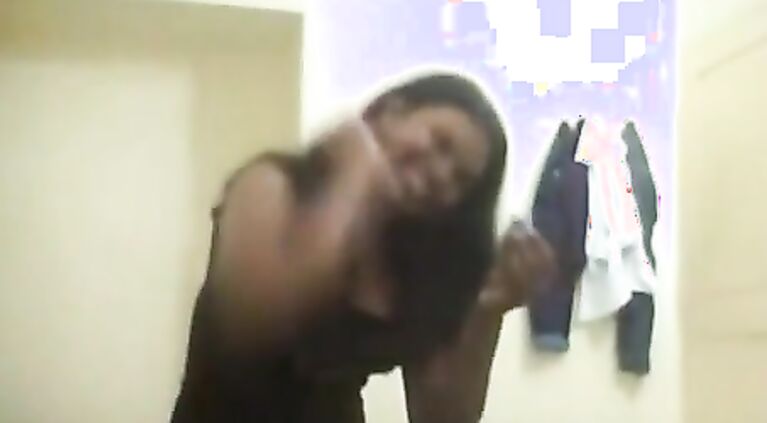 Homemade Desi sex tape.