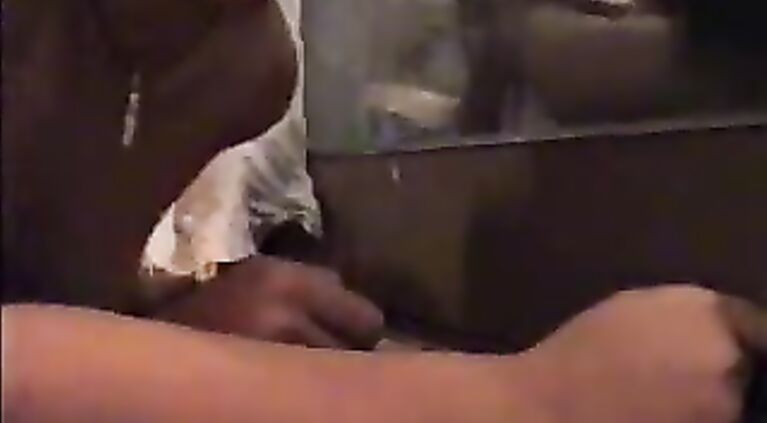 love to inhale the sweaty aromaa and lick the salty sweat cleann