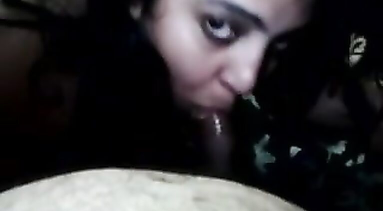 Indian amateur GF sucks cock. video2porn2