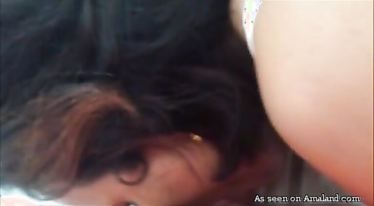 Kinky Indian slut gets fucked with a cucumber.