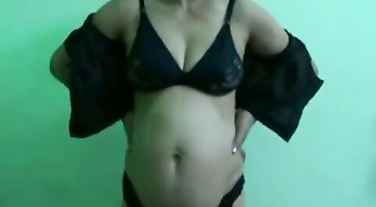 Bangalore Wexy Wife Stripping Saree.