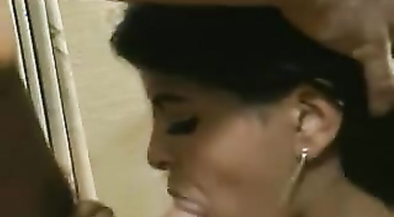 She reminds me of my recent ex, damn I want to fuck right now