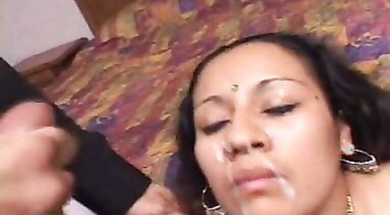 just saw it again love the sound of kisses on that lovely pussy
