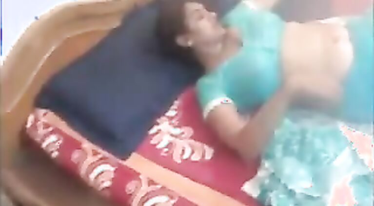 Sarri wali beautiful bhabhi