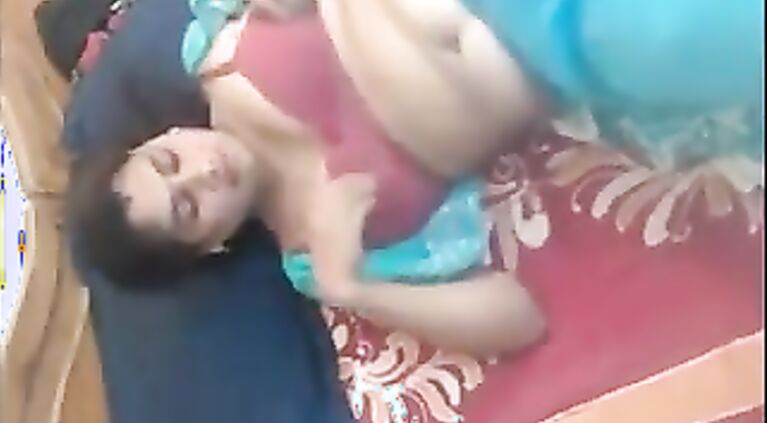 Sarri wali beautiful bhabhi