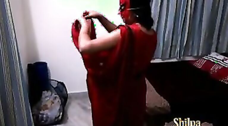 hot beautiful shilpa bhabhi desi gf in red sari stripping