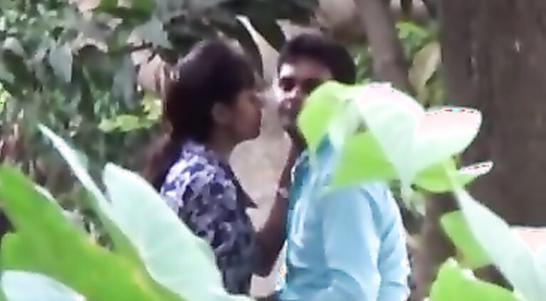 22 she want lips lock wowo beautiful kissing