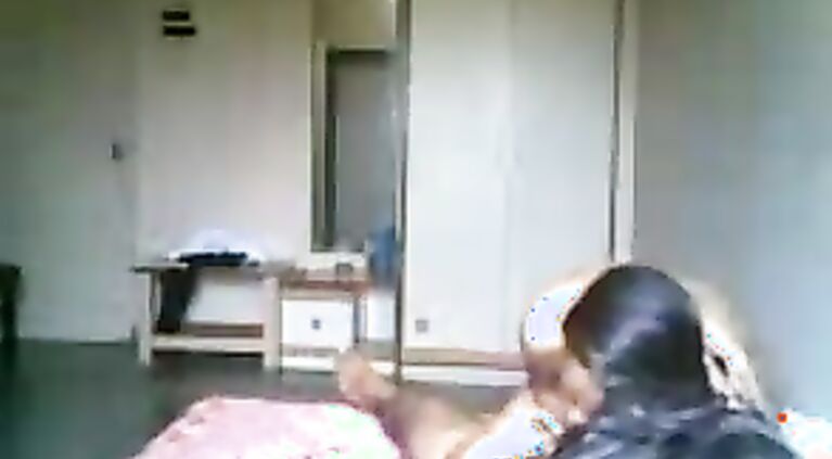 LONGHAIR GIRL GIVING BEAUTIFUL ORAL TO B.F.... MUST WATCH