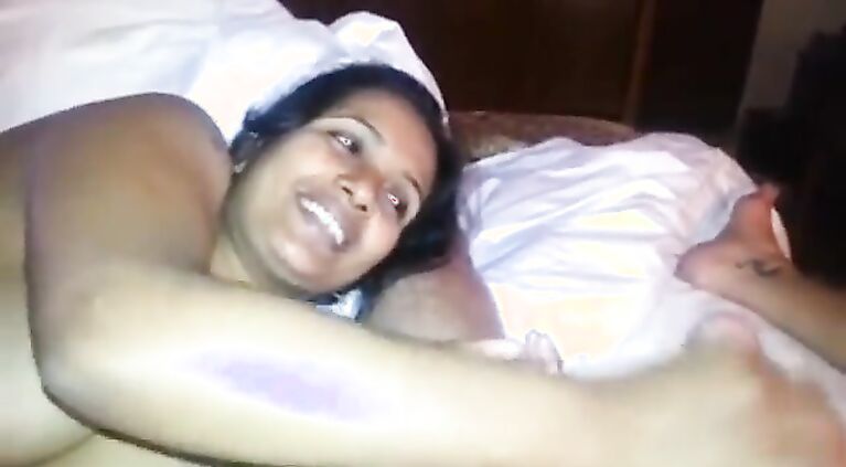 Tamil Maid blowing owner in hotel