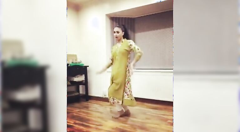 UK Pakistani Uni Girl Dance Non Nude Traditional NON Nude