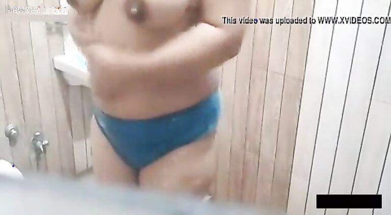 Tamil Huge boobs bhabhi in Bathroom