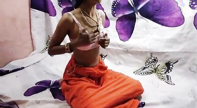 Beautiful Indian Anita bahbi ki raat me jaberdasti chudai ki boyfriend ne