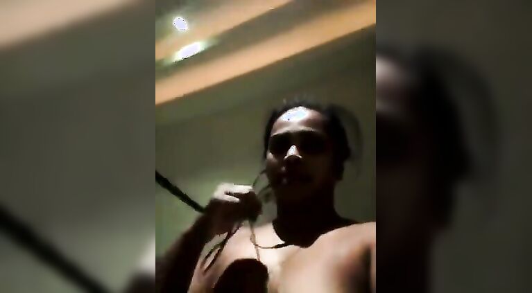 Sri Lankan horny aunty skype chat (pure SL)