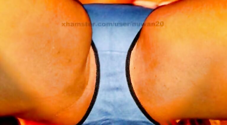 Sri Lankan Mom Flashing Her Blue Pantie (Slaidshow)