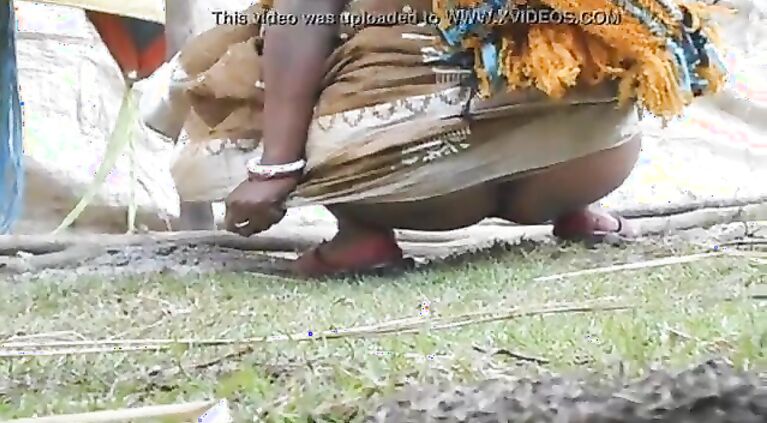 TAMIL BOUDI PISSING