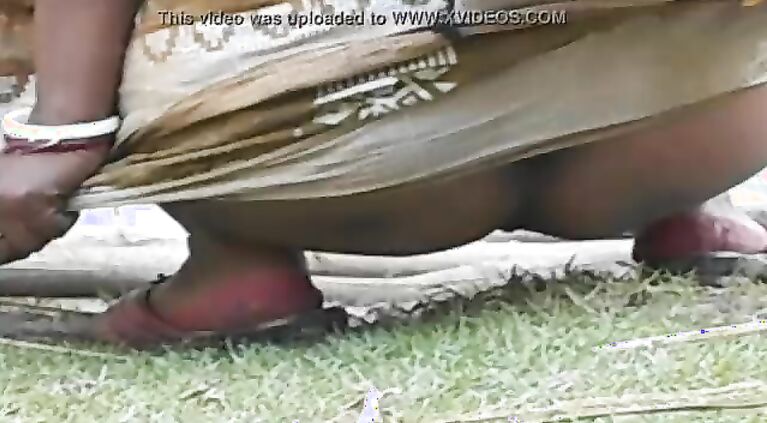 TAMIL BOUDI PISSING