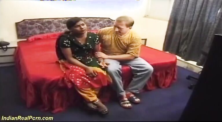 indian tamil young fucked by white tourist