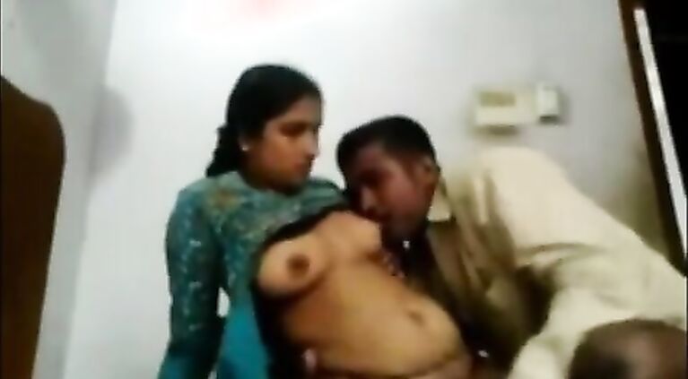 Mallu young girl sexy sex on bed - www.hotreshma.blogspot.in