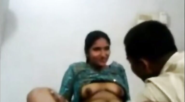 Mallu young girl sexy sex on bed - www.hotreshma.blogspot.in