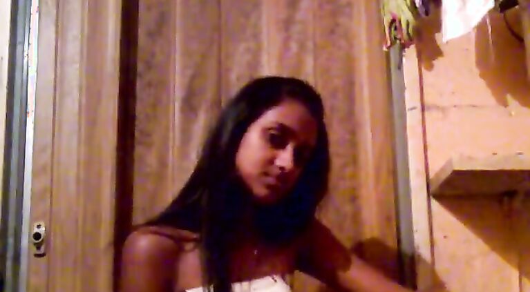 Amature indian home movie of her fingering