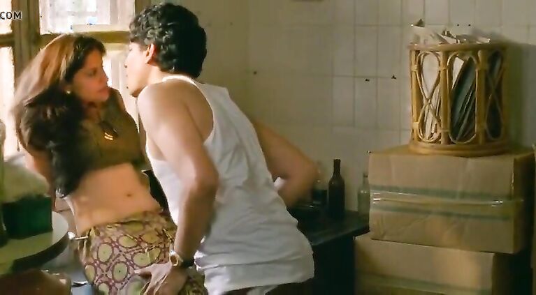 Sai Tamhankar - Hunterr 2015