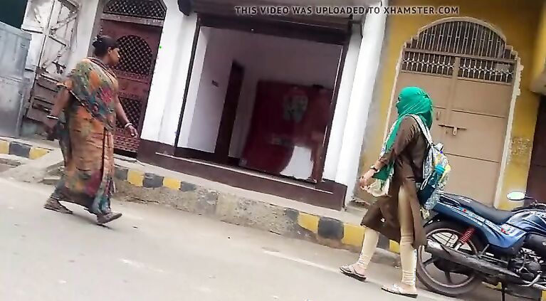 hot legging girl walking...
