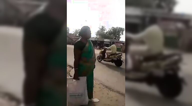 SATIN SILK SAREE AUNTY video3porn3