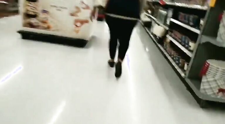 Huge butt Tamil Walmart employee