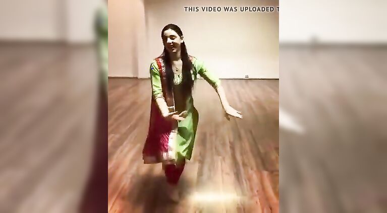 Clothed hot dance by beautiful pretty on hindi song