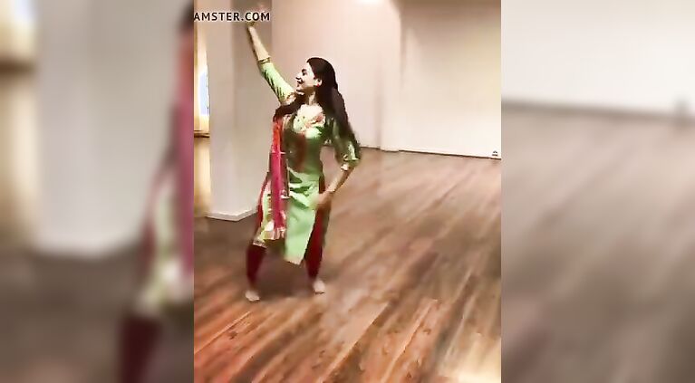 Clothed hot dance by beautiful pretty on hindi song