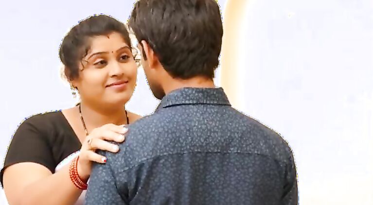 ippadi oru kolutha aunty a yaru vandamnu soluvaga