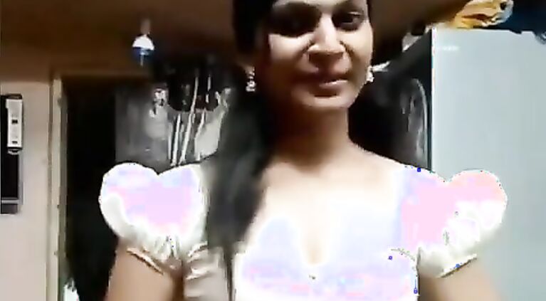 South tamil Girls Cute Cleavage Musically Ever!