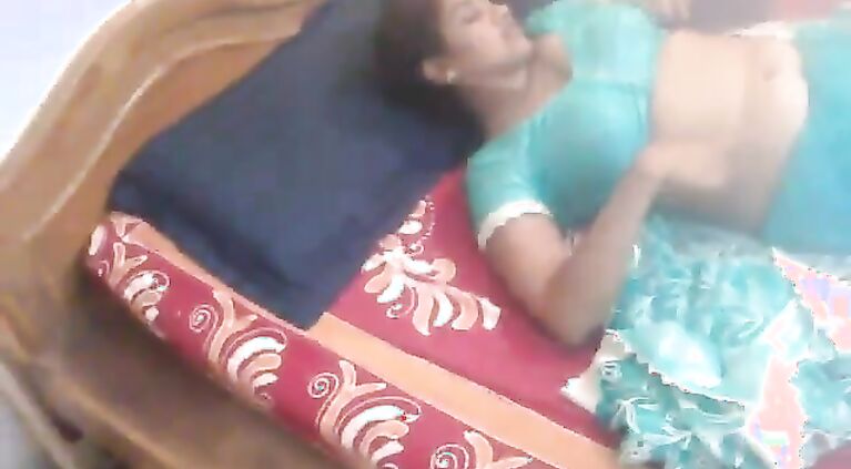 Tamil Bhabhi In Sari Masturbation