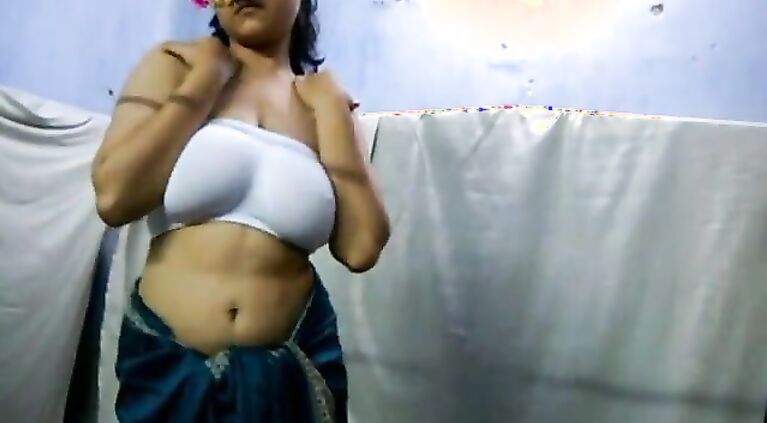 Huge Breasted Desi WIFE Savita Bhabhi