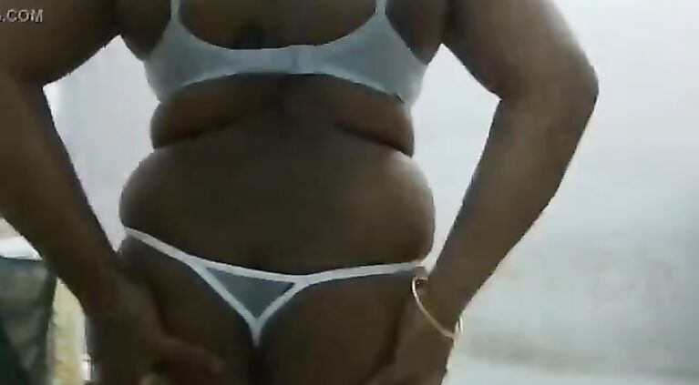 Mallu aunty showing her new bra and thong.MOV