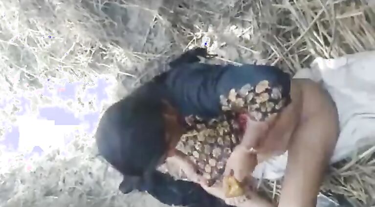 fucking neighbour bhabhi in the open field