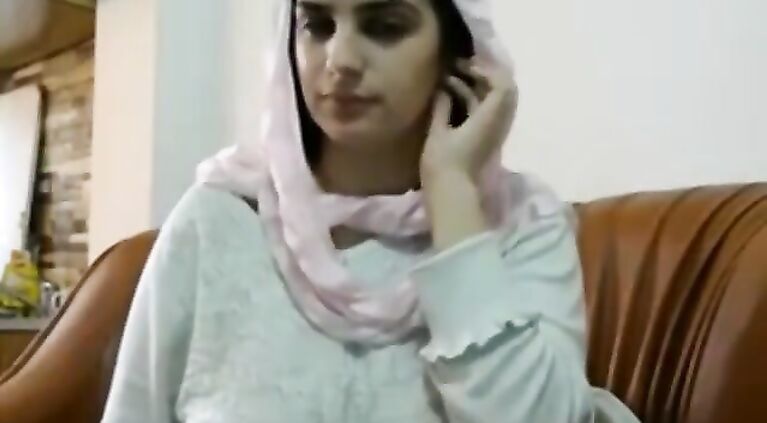 Indian paki Bhabhi natural HUGE SAGG BOOBS sexy nri Webcam