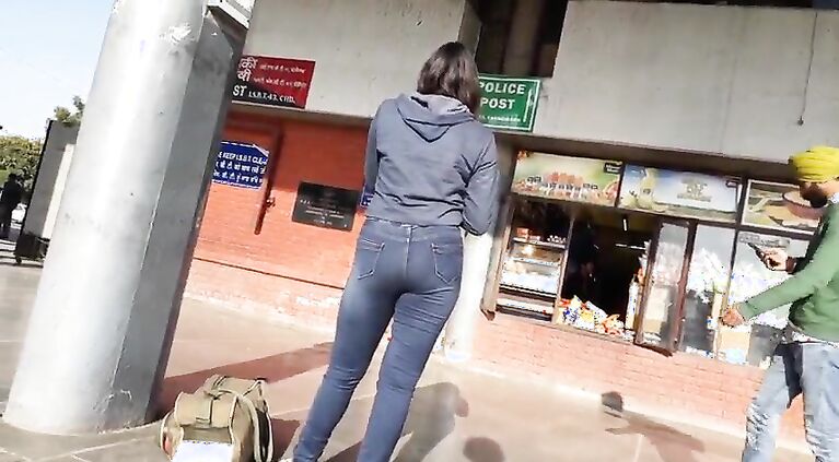 Punjabi Girl In Tight Jeans ( Super-Sexy )