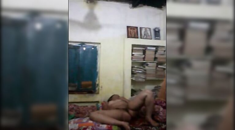 bangla slut chinmoyee masturbates on cam
