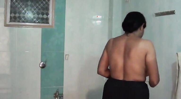 Tamil Aunty Strip tease in Shower