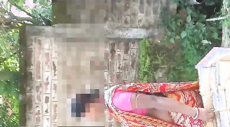 tamil aunty beautiful curve in butt and belly